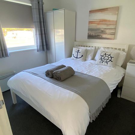 44 Gower Holiday Village Ty Gwyr Cosy 2 Bedroom Chalet Swansea Exterior photo