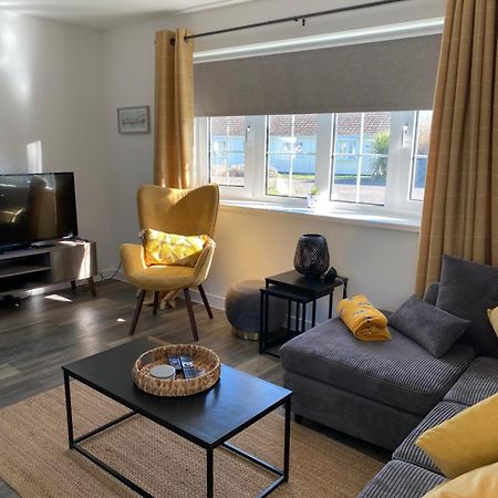 44 Gower Holiday Village Ty Gwyr Cosy 2 Bedroom Chalet Swansea Exterior photo