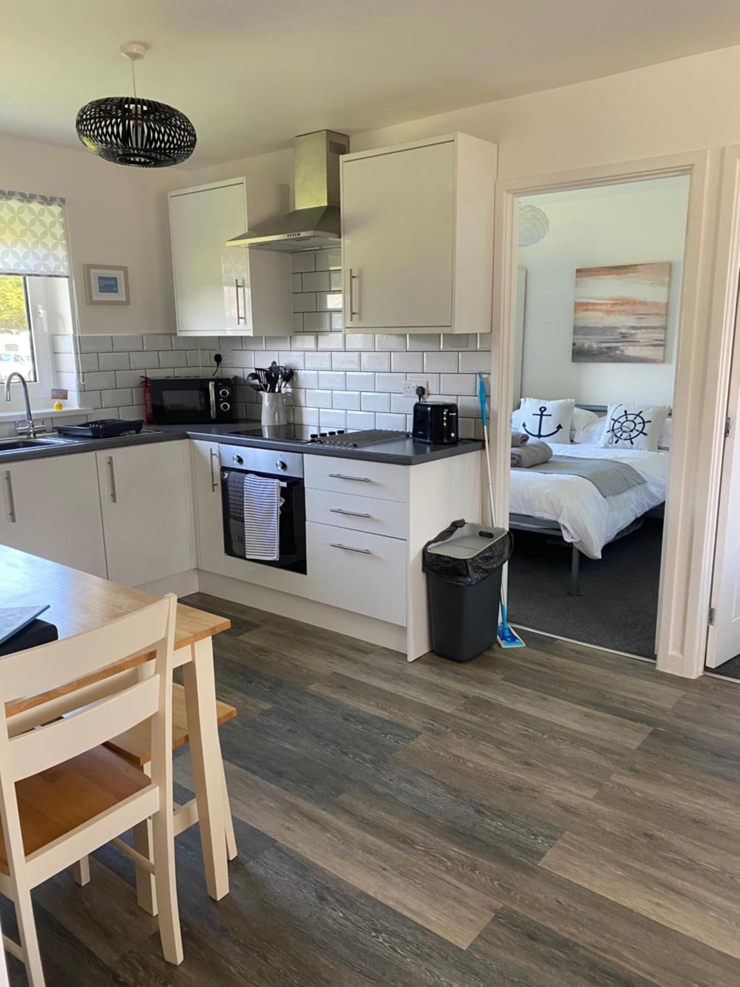 44 Gower Holiday Village Ty Gwyr Cosy 2 Bedroom Chalet Swansea Exterior photo