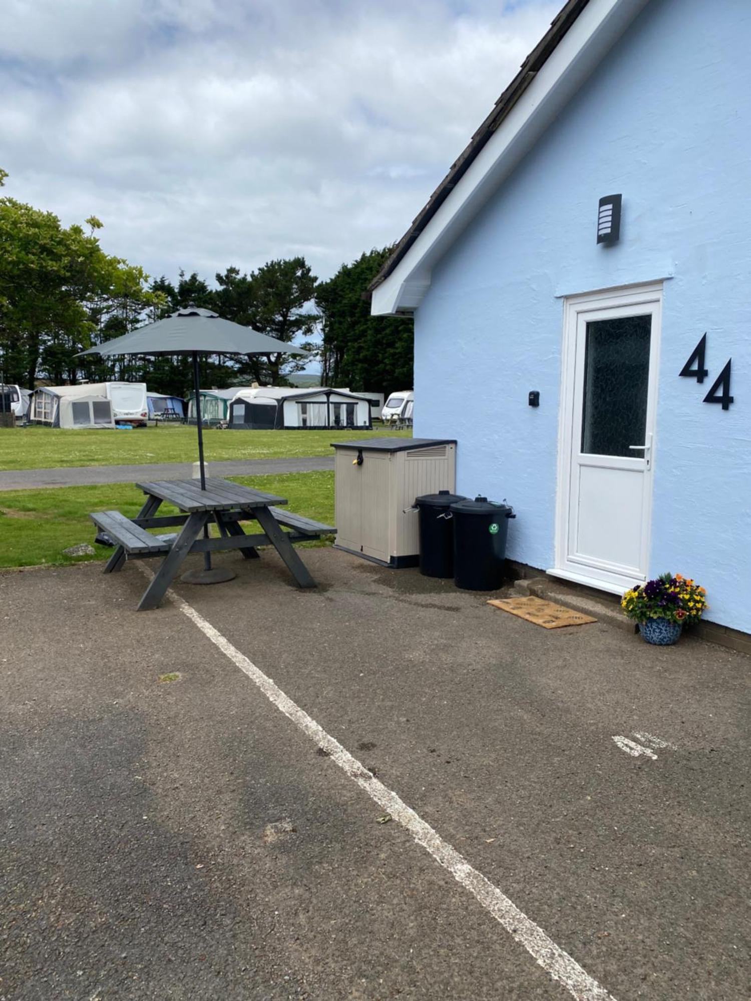 44 Gower Holiday Village Ty Gwyr Cosy 2 Bedroom Chalet Swansea Exterior photo