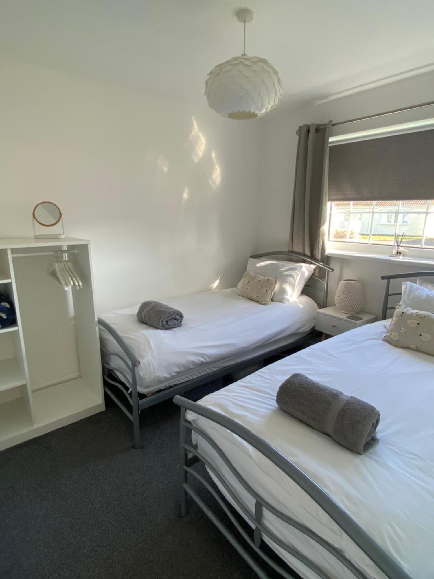 44 Gower Holiday Village Ty Gwyr Cosy 2 Bedroom Chalet Swansea Exterior photo